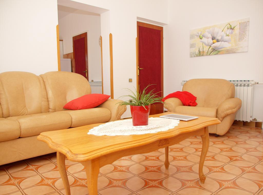 Apartment Taja Ližnjan الغرفة الصورة